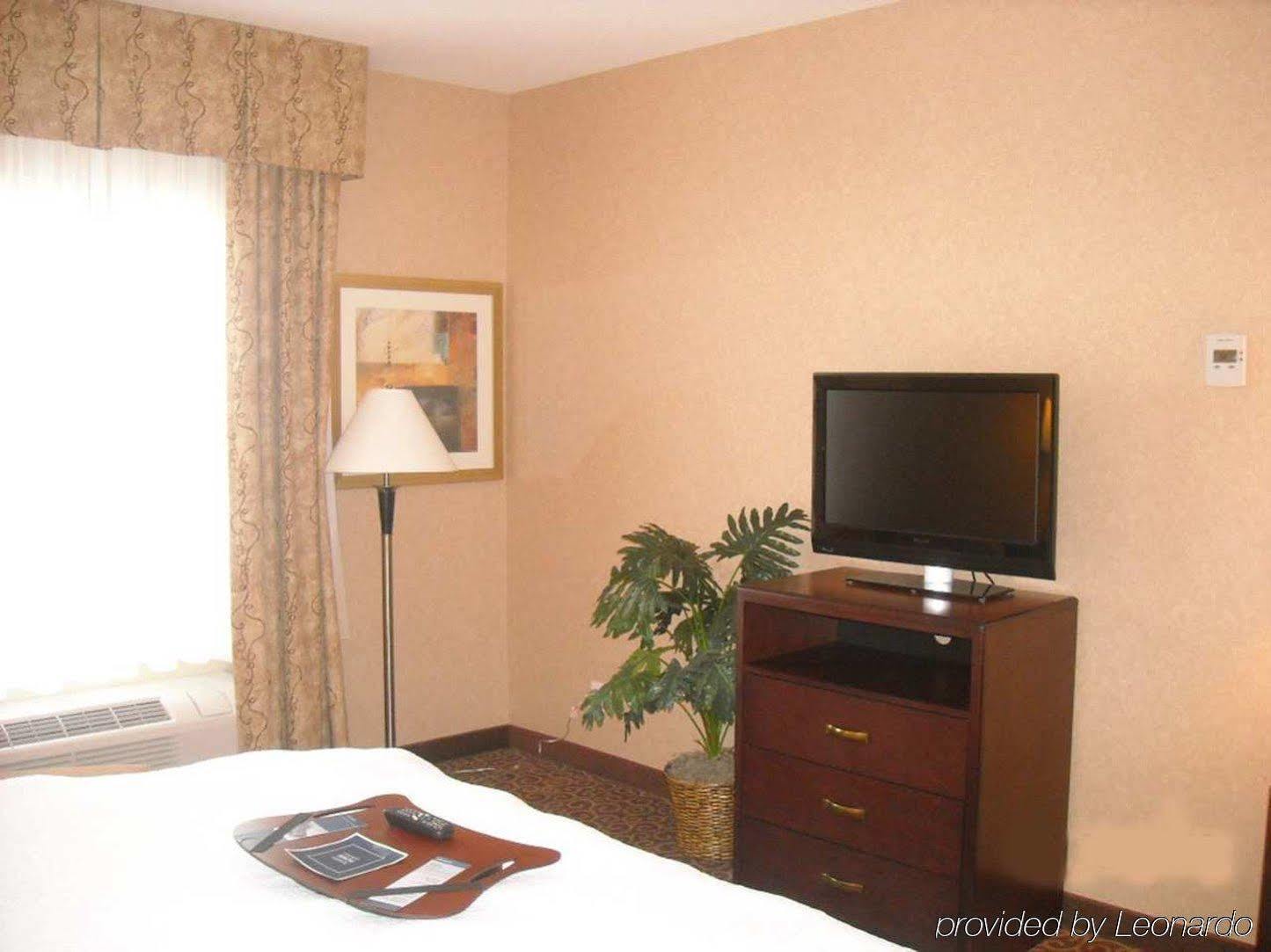 Hampton Inn & Suites By Hilton Edmonton International Airport Leduc Room photo