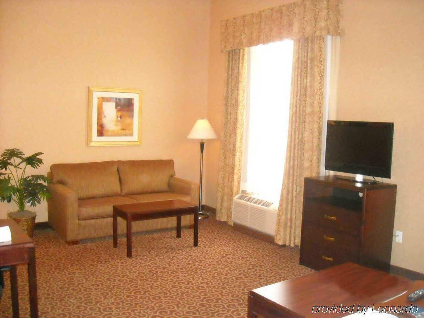 Hampton Inn & Suites By Hilton Edmonton International Airport Leduc Room photo