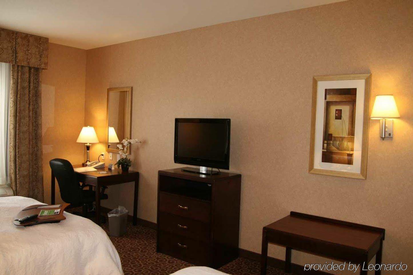 Hampton Inn & Suites By Hilton Edmonton International Airport Leduc Room photo